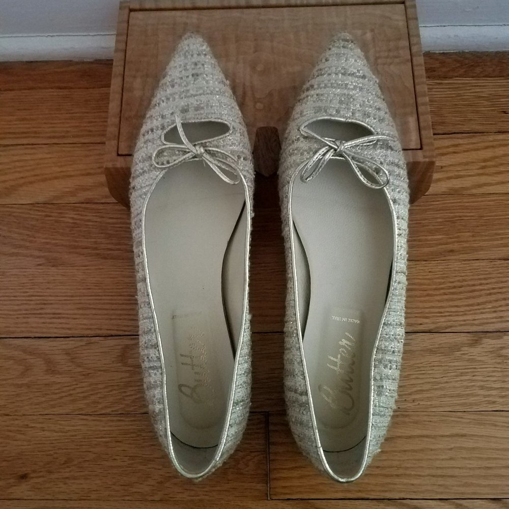 Butter Shoes Cream/Taupe Woven with Gold Metallic Thread Slip-on Flats 9.5
